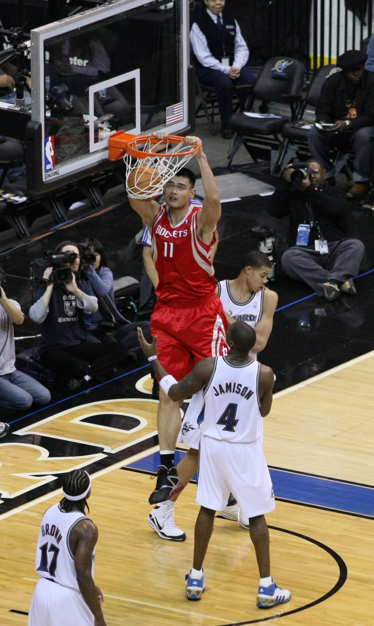 Menyelami Dunia Bola Basket Lapangan - Olahraga Penuh Strategi dan Keterampilan